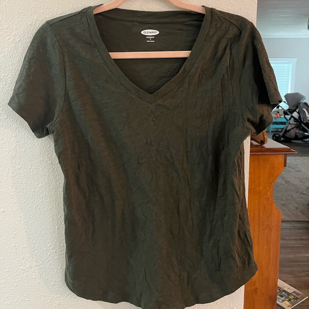 Small Dark green old navy t shirt